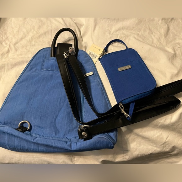 Baggallini convertible backpack with non-matching wristlet - Picture 2 of 4